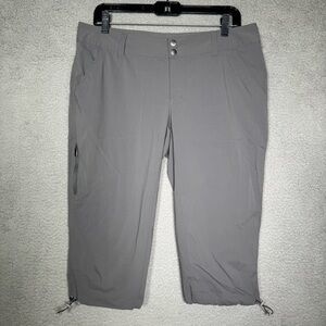 Columbia Women Omni-Shield Capri Pants Size 12 Gray Lightweight Hiking Outdoor
